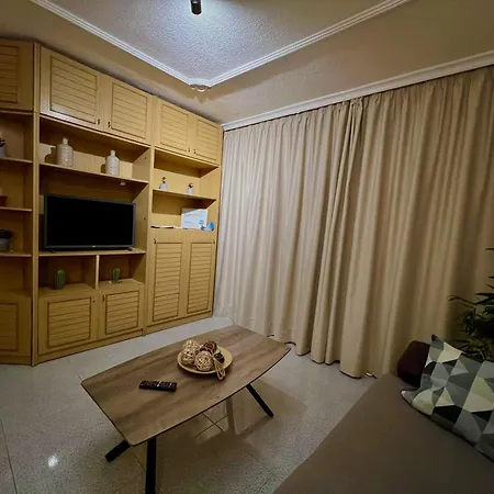 Beautiful 2-bed In Near Yumbo Apartamento Maspalomas (Gran Canaria)